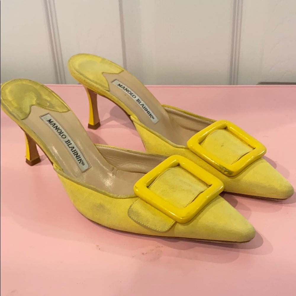 💛 Manolo Blahnik Kitten Heels 💛
